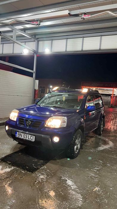 Vând nissan x trail