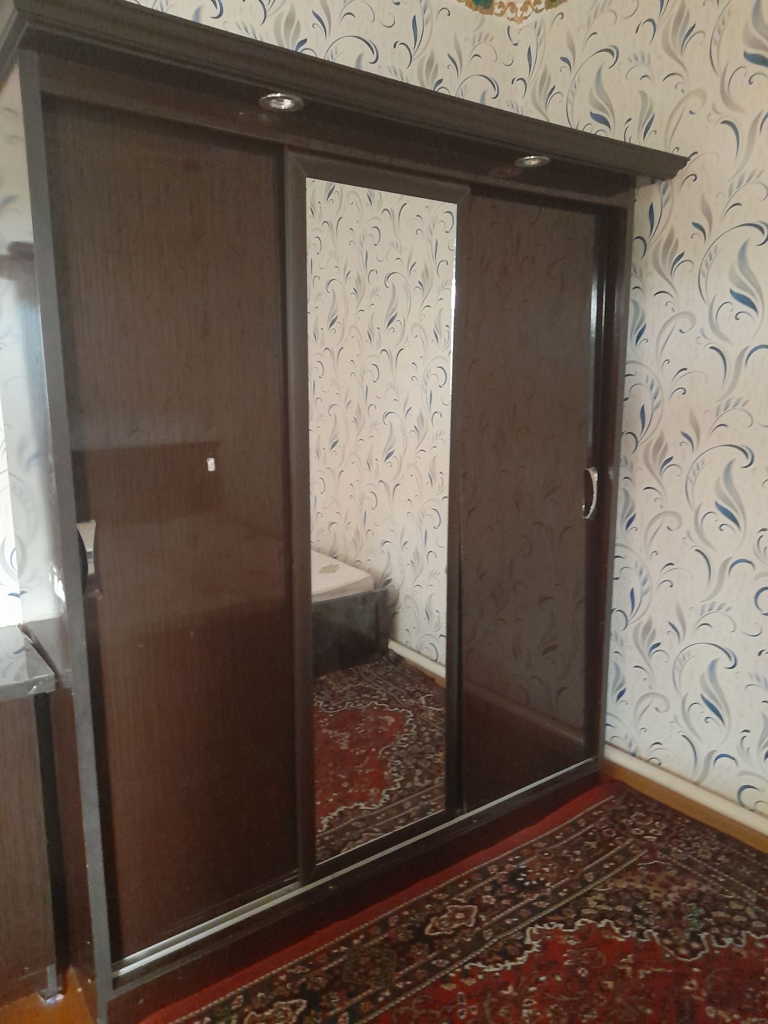 Спальная гарнитура сотилади.