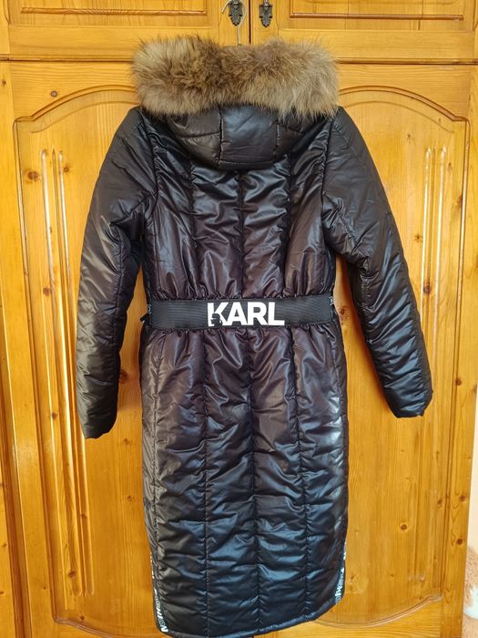 Продавам Дамско Яке с Естествен Пух