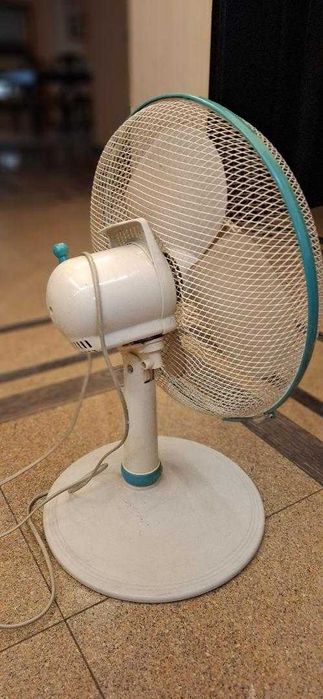 Ventilator camera cu si fara picior inalt, alb