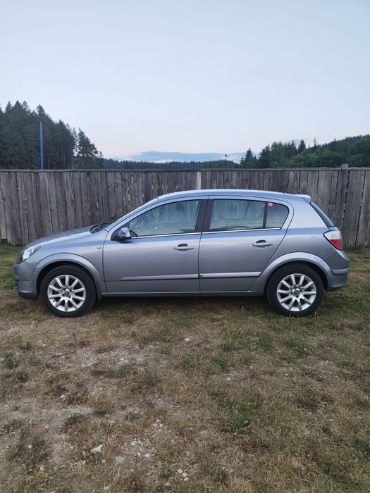 Opel Astra H
Motor 1.6 twinport 105 CP - Benzină
Transmisie manuală in