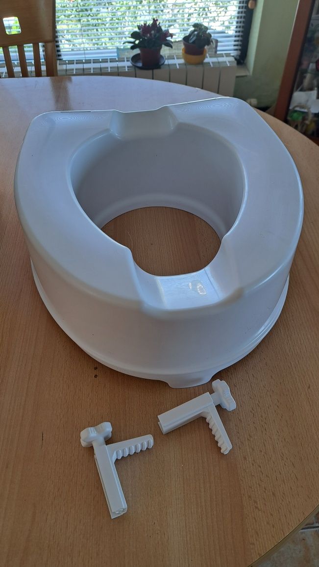 Продавам приставка за тоалетна 15 см
