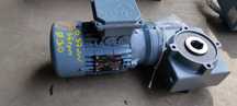 Motor electric trifazat cu reductor, 0.37kW, 56rpm, 380V