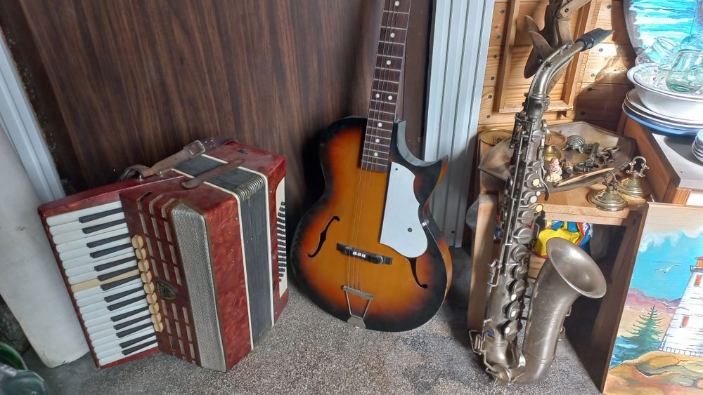 Chitara veche acustica de jazz anii 70