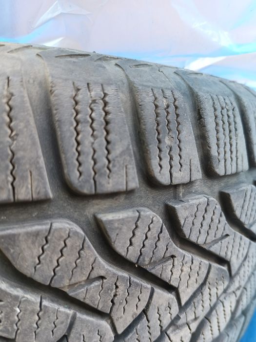 Продавам зимни гуми LASSA 215/60R17