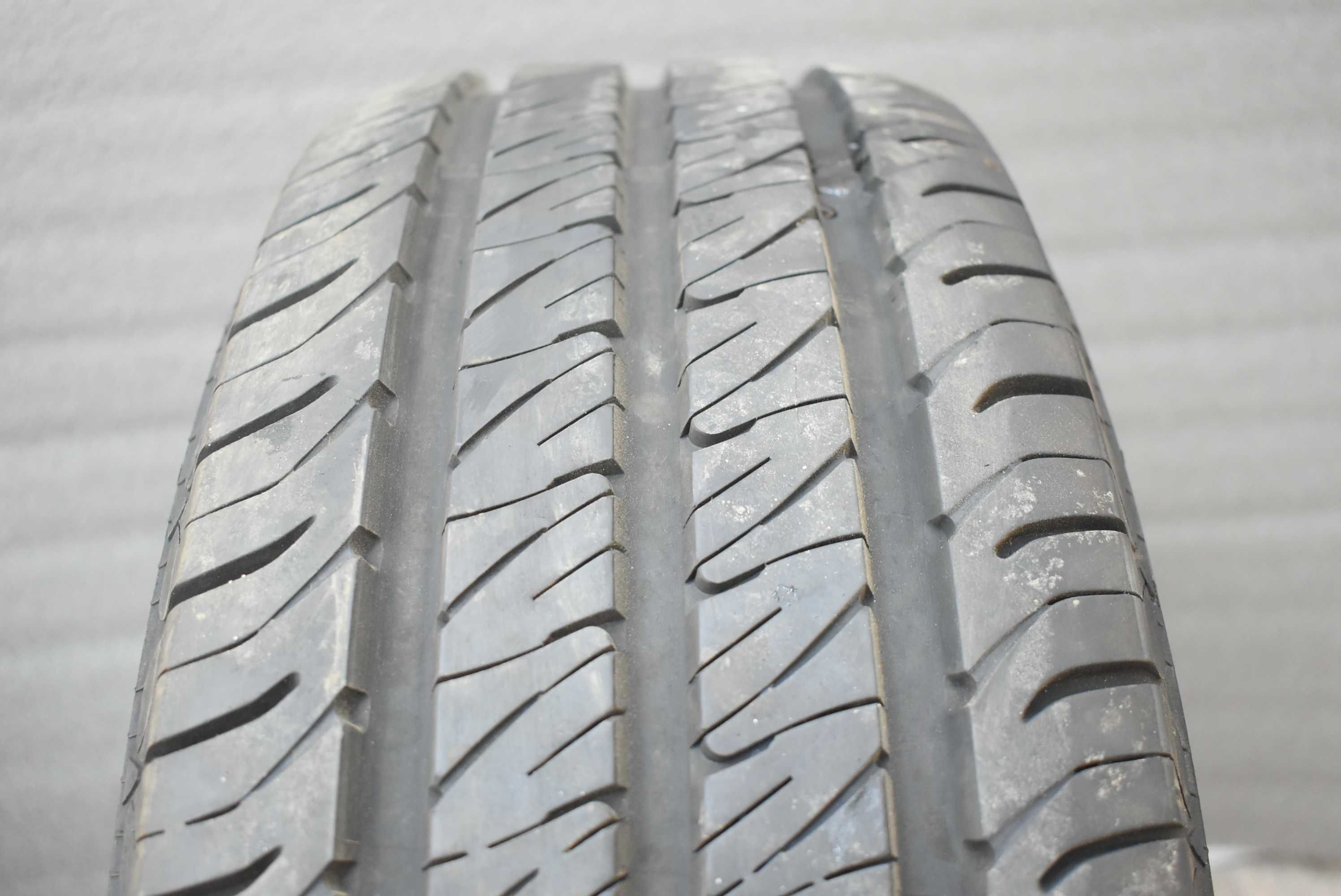 Летни гуми 215/65/15 C Uniroyal