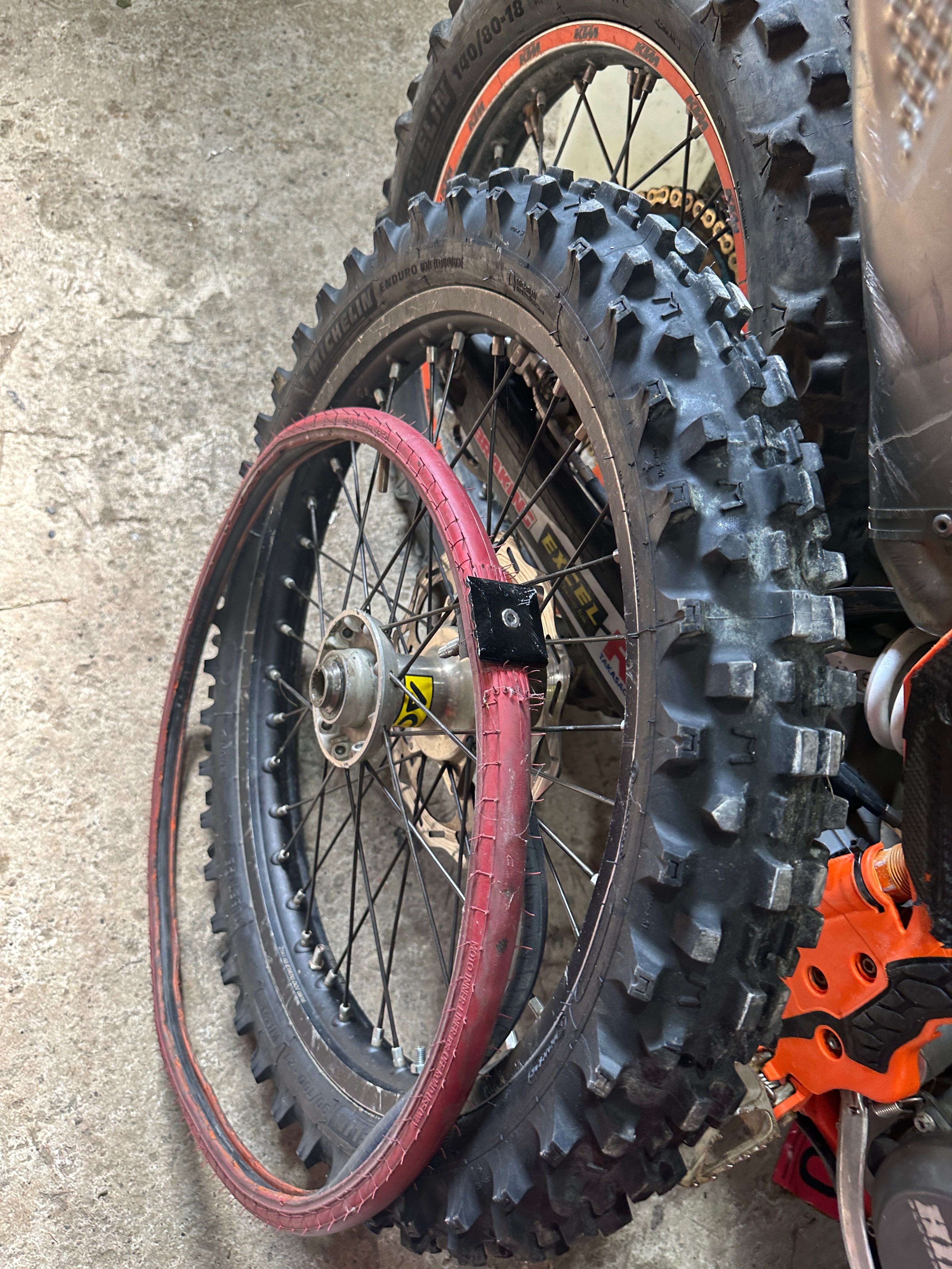 Set jenti 18,21 ktm 300 six days 2023
