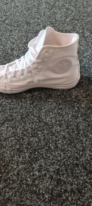 Vând pantofi marca converse