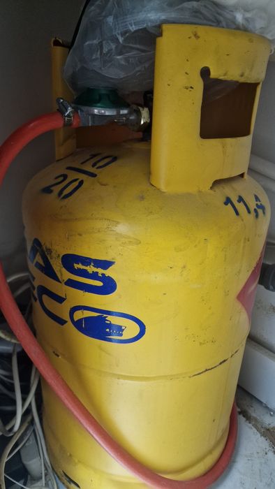 Butelie cu guler, incarcata