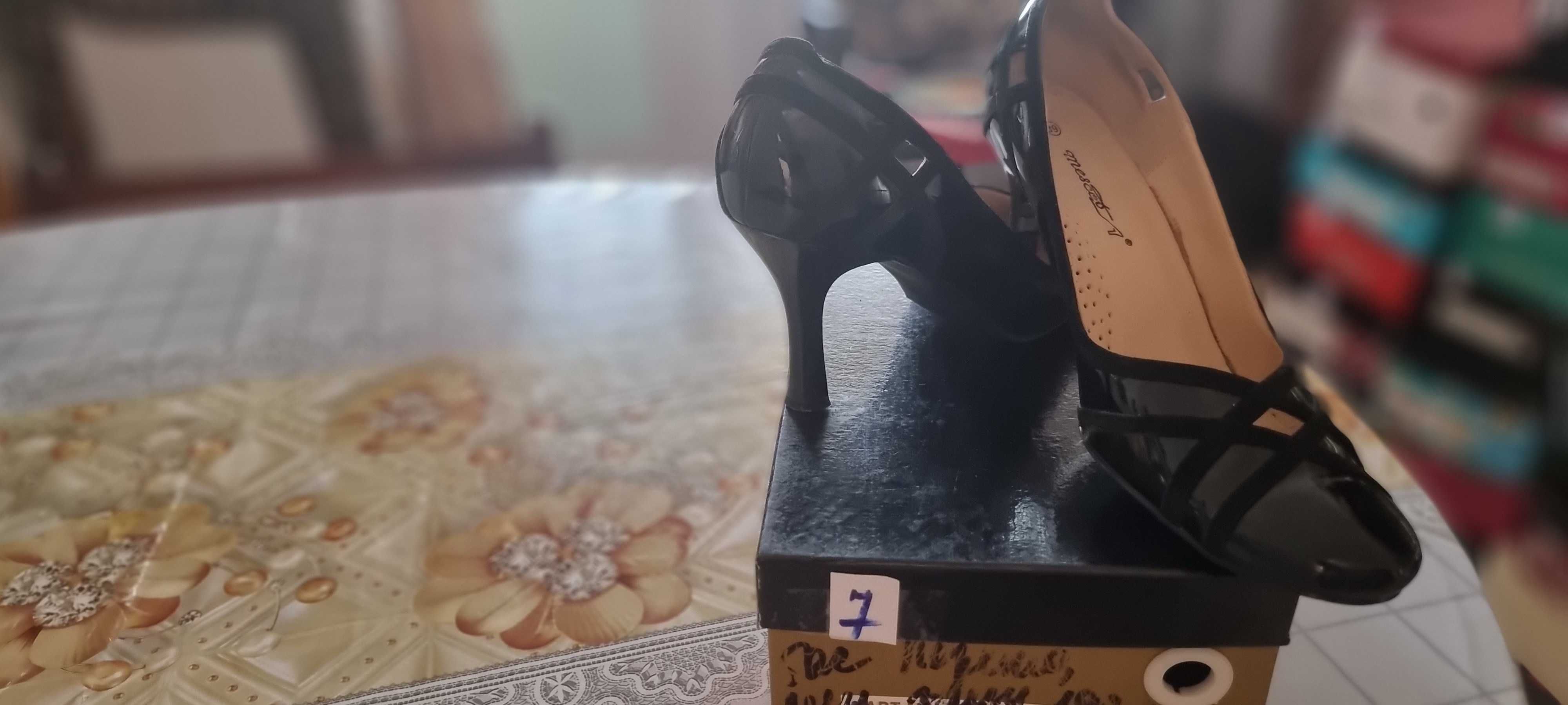 Обувь женская в отличном состоянии размер 39
