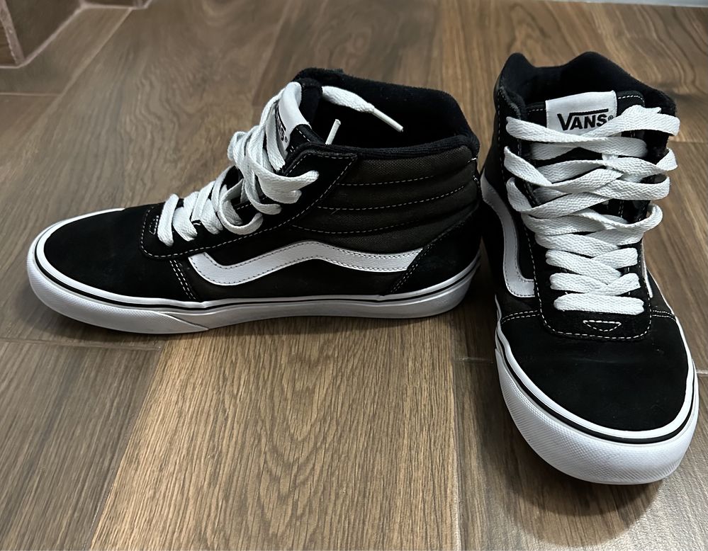 Vand adidasi Vans