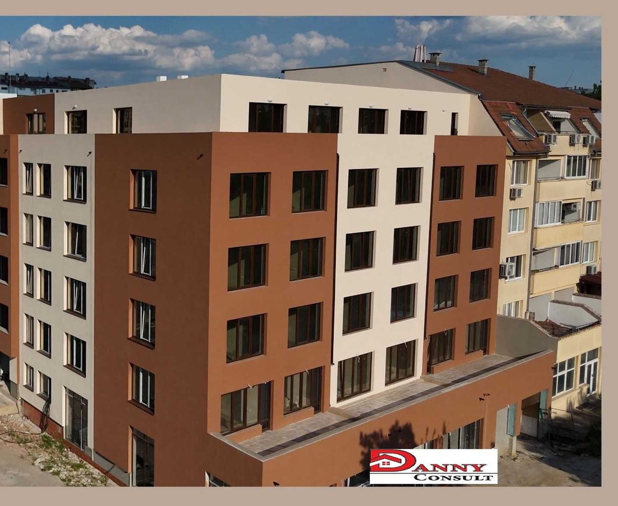 Продава се Двустаен апартамент в Велико Търново, Акация - 77 кв.м за 1052 €/кв.м - Снимка #2
