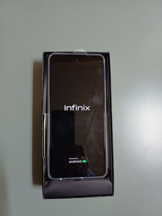 Vand Infinix HOT 40i NOU in cutie