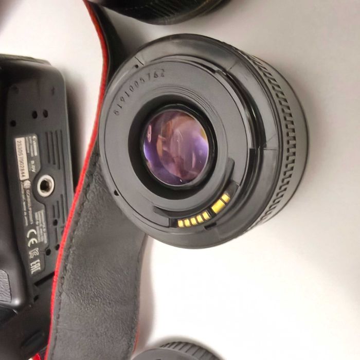 Aparat DSLR Canon EOS 70D + obiectiv 50mm 1:1.8 si 70-300 mm 1:4-5.6