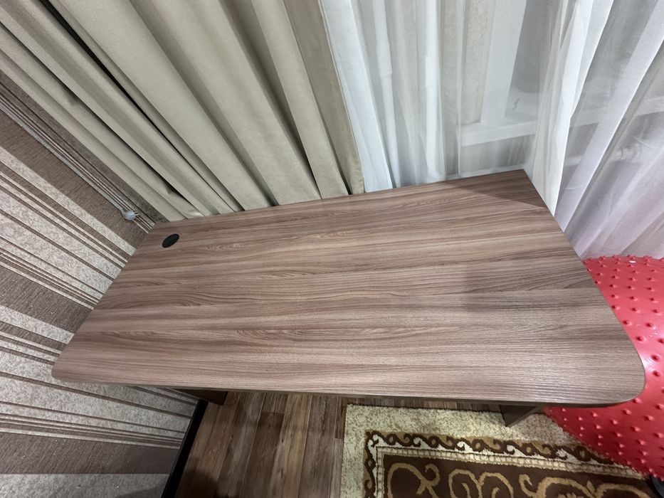 Продам стол компьютерный