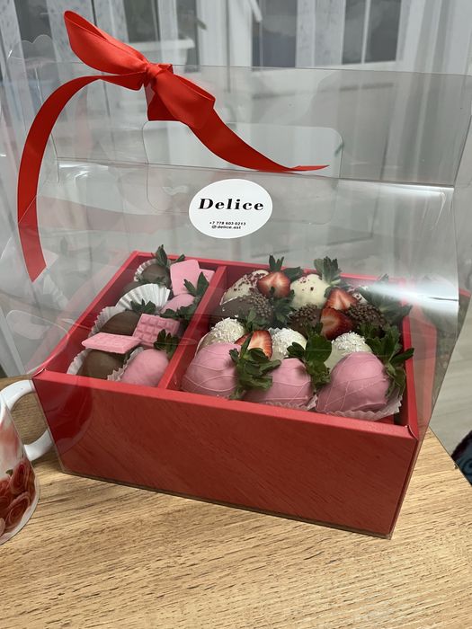 Цветы, клубника в шоколаде 20штук