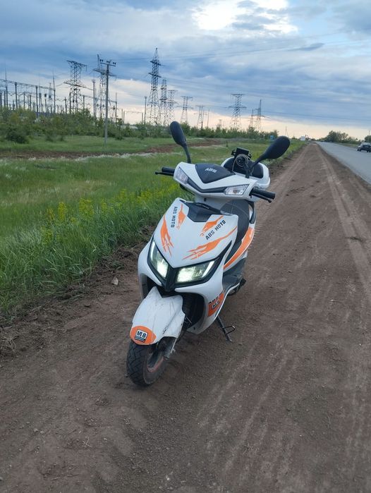 Продам скутер, m8