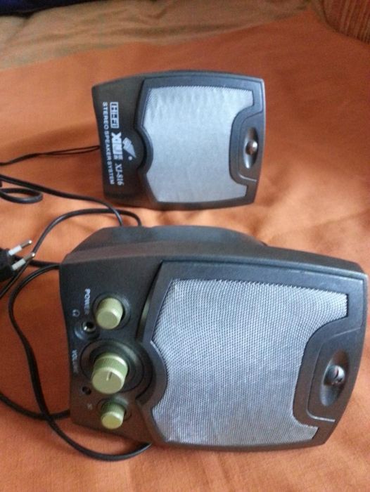 тонколони за лаптоп, телефон и слушалки заедно