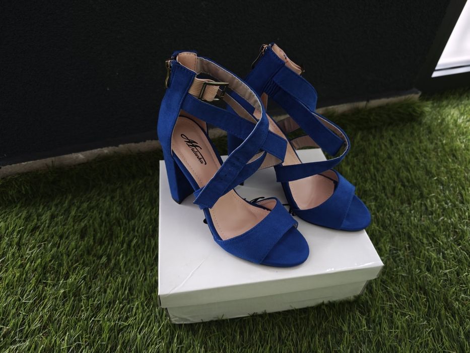 Sandale cu toc piele intoarsa