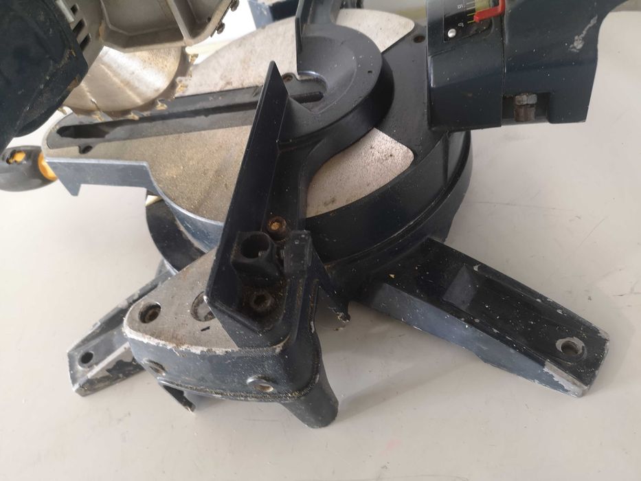 Циркуляр пендула - MacAllister 1400W / 210mm