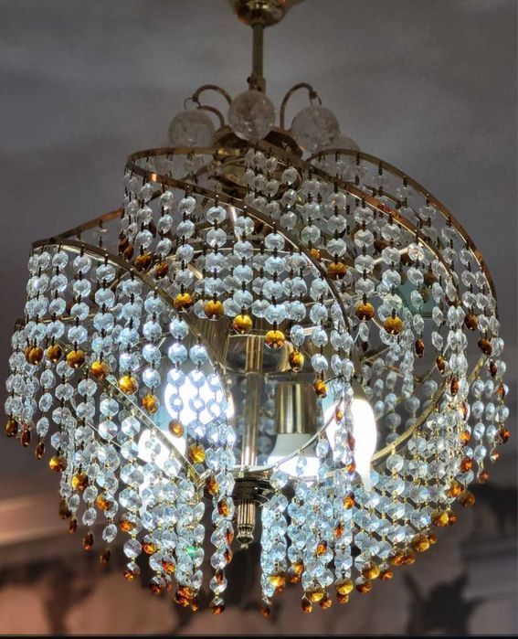 Продам Люстру для зала