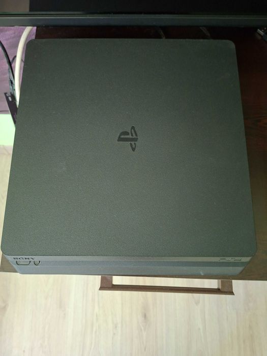 PlayStation  с 1 игра към него