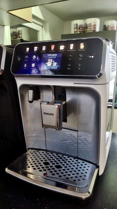 Espressor automat Philips EP4443/70 12 bauturi gr. 2 ani