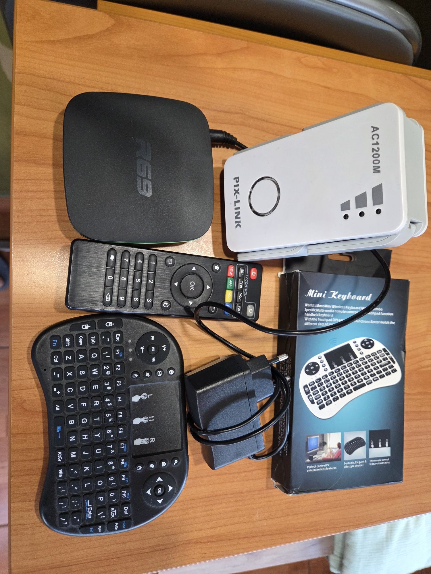 Pachet TV box mediaplayer R69 4k