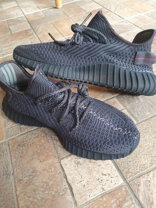 Vând adidasi yeezy 350