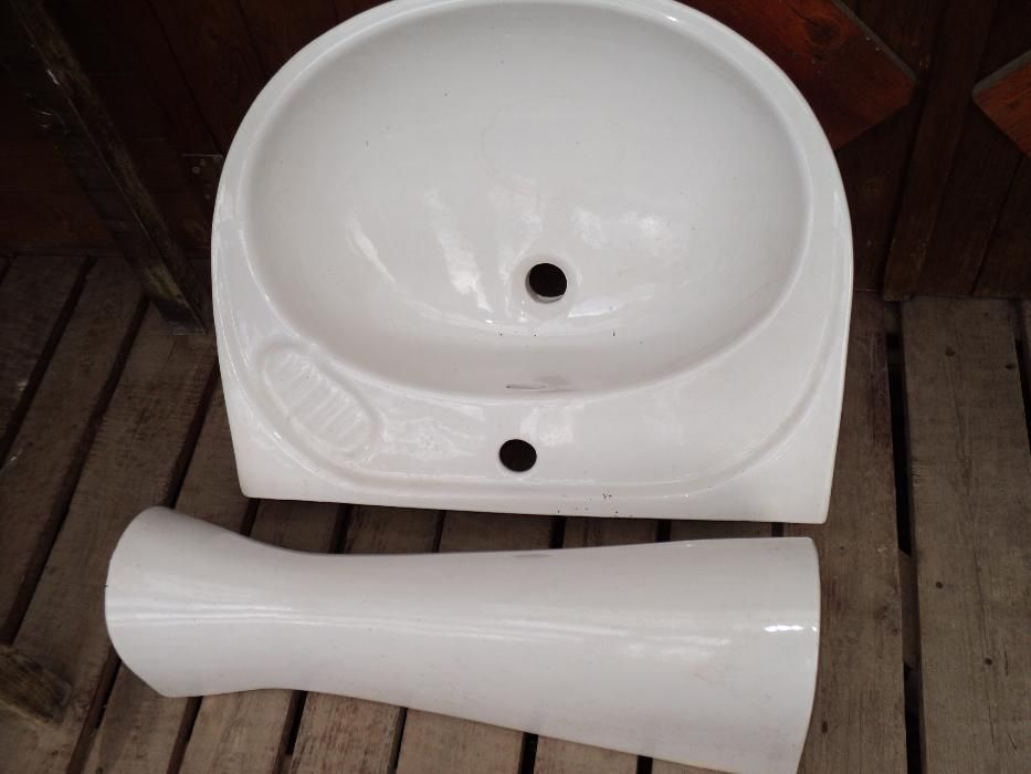 Vand chiuvete baie cu picior,noi,inox si alte chiuvete din recuperari