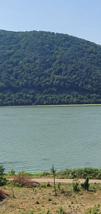 Vand casa cu teren la Dunare Berzasca