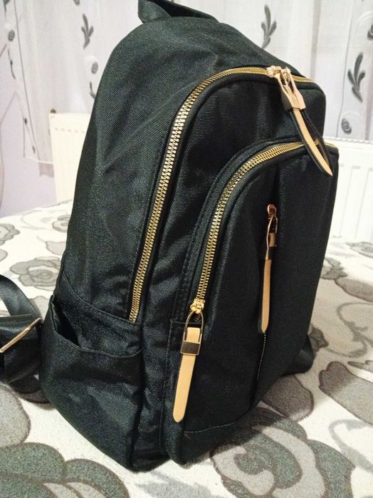 Дамска раница-много здрава-нова