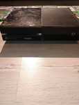 Vând x box one + controller + 12 jocuri