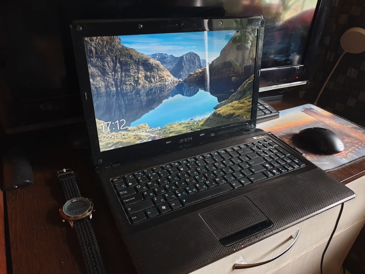 Ноутбук ASUS Windows 10