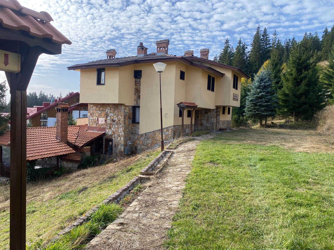 Продава се Хотел в к.к. Пампорово - 1100 кв.м за 482 €/кв.м - Снимка #8