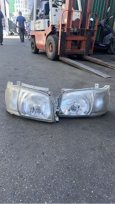 Фары на Toyota Hiace