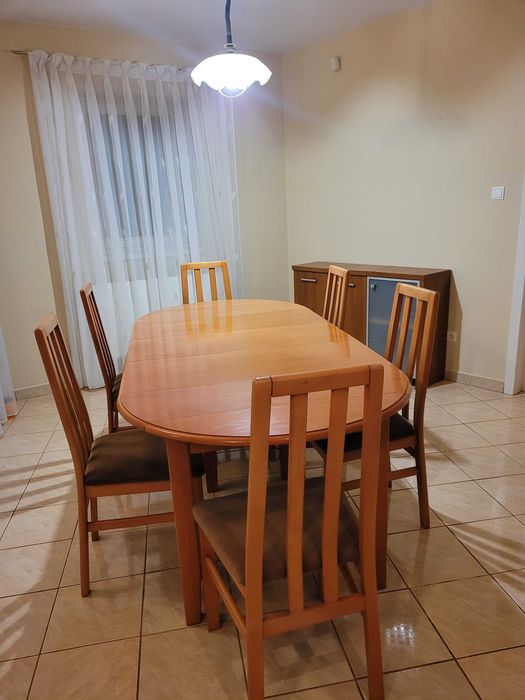 masa extensibila,  1 m- 2,50 m cu 6 scaune tapițate