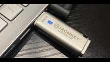 Vand Kingston IronKey Locker+ 50 (stick USB criptat, 128 GB)