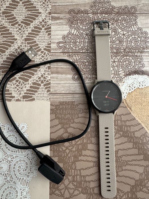Часовник Garmin vivomove HR