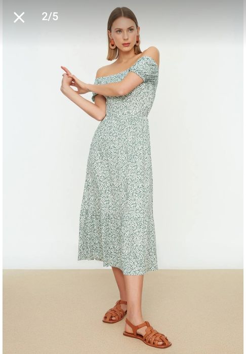 Rochie de vară din velur cu umeri lăsați