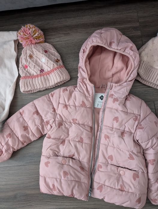 Geaca + vesta + 2 caciuli + fular pt fete 2-3 ani