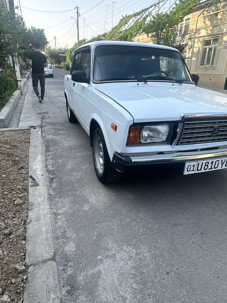 Lada.       2107