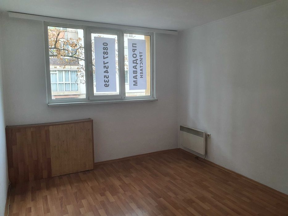 Частно лице продава тристаен без посредник и комисионна.