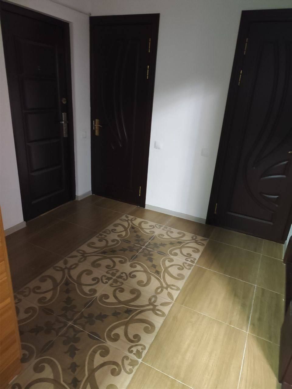 Чиланзар8 офис 3 комнаты вдоль дороги 70м² частично с мебелью