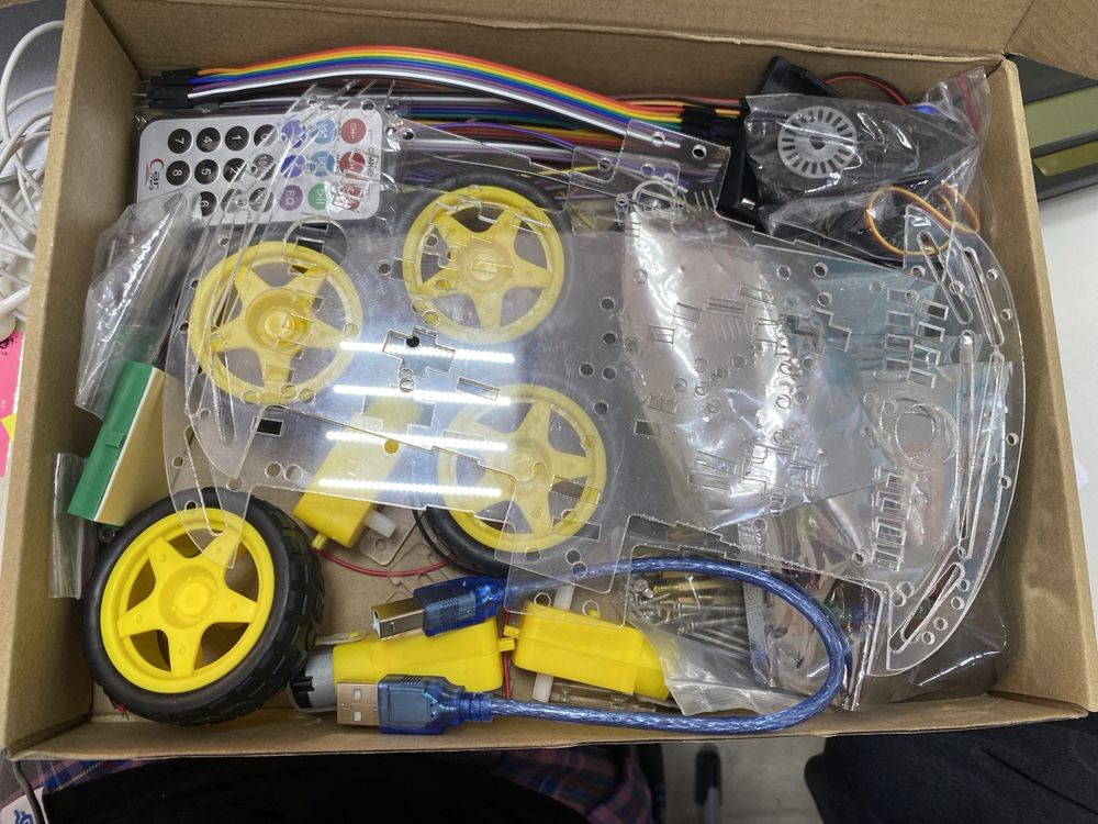 arduiono smart robot car 4wd bluetooth( с рукоятками)