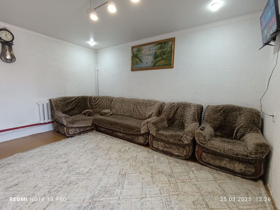 Диван угловой, екі креслосымен сатылады (б.у).
*Бағасы: 55000 тг.*
*