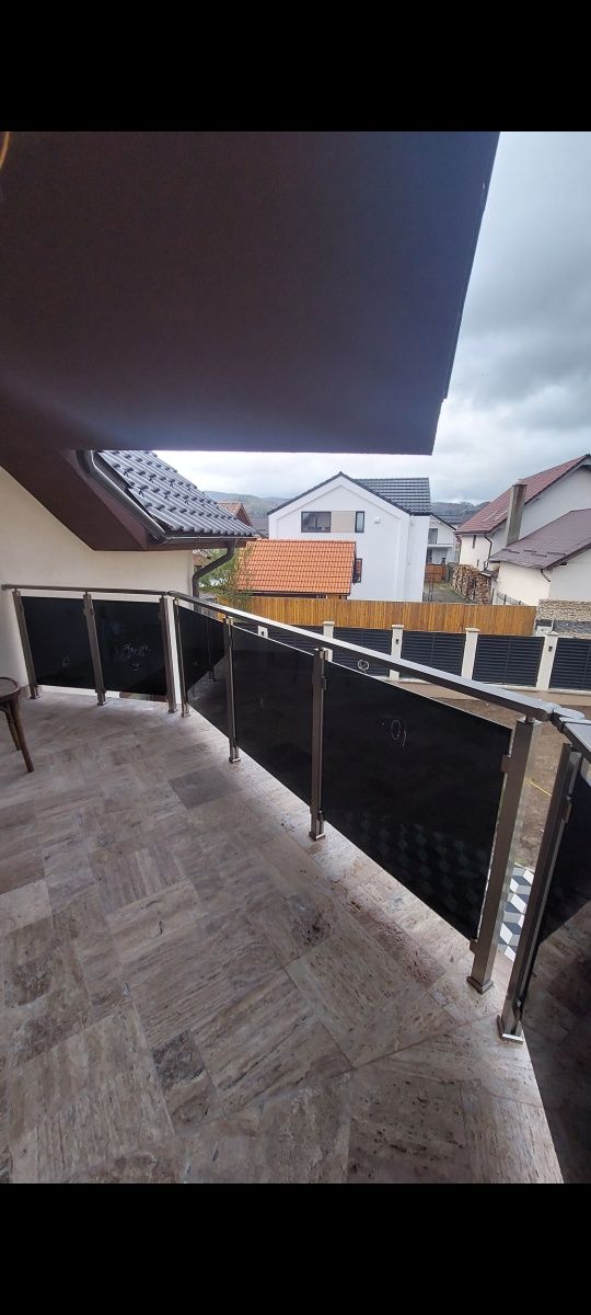 Balustrade din sticlă securizată și laminată