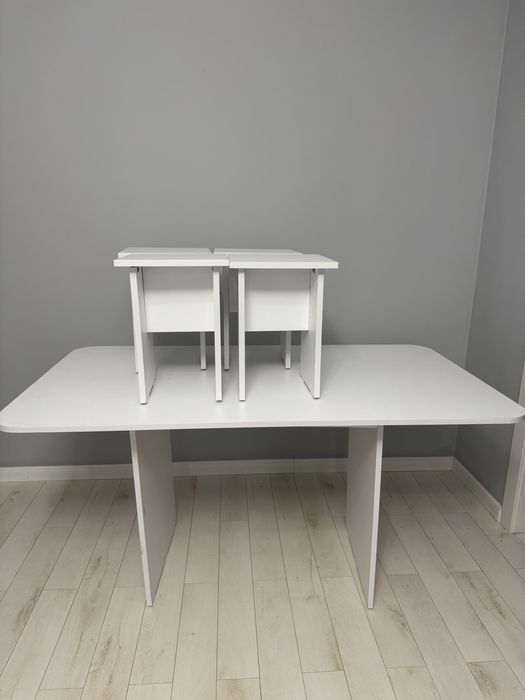 Продается столь и 4 табуретки 1,5*0,9*0,8м