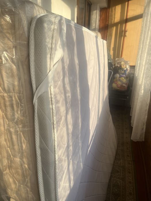 Отдам старый матрас с топпером