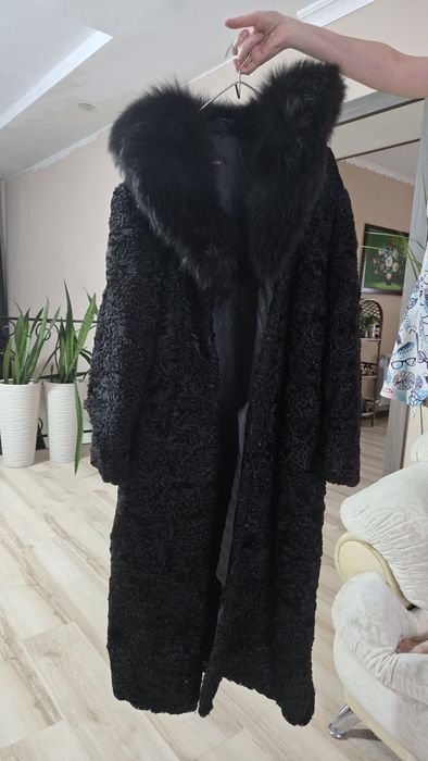Продается шуба из каракуля